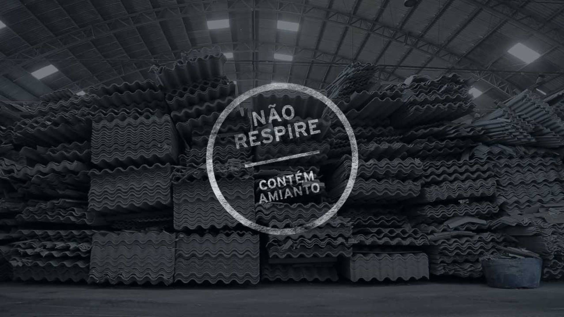 Cartaz do premiado documentário 'Não respire – contém amianto'.  DIVULGAÇÃO/REPÓRTER BRASIL